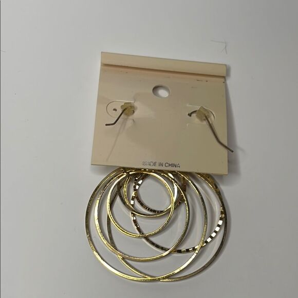 NWT Lightweight Gold Tone Dangle  Hoop Statement Fashion Earrings - Picture 2 of 2